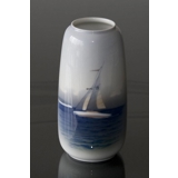 Lyngby porcelæns vase med sejlskib - Denmark Copenhagen nr. 130-2-56