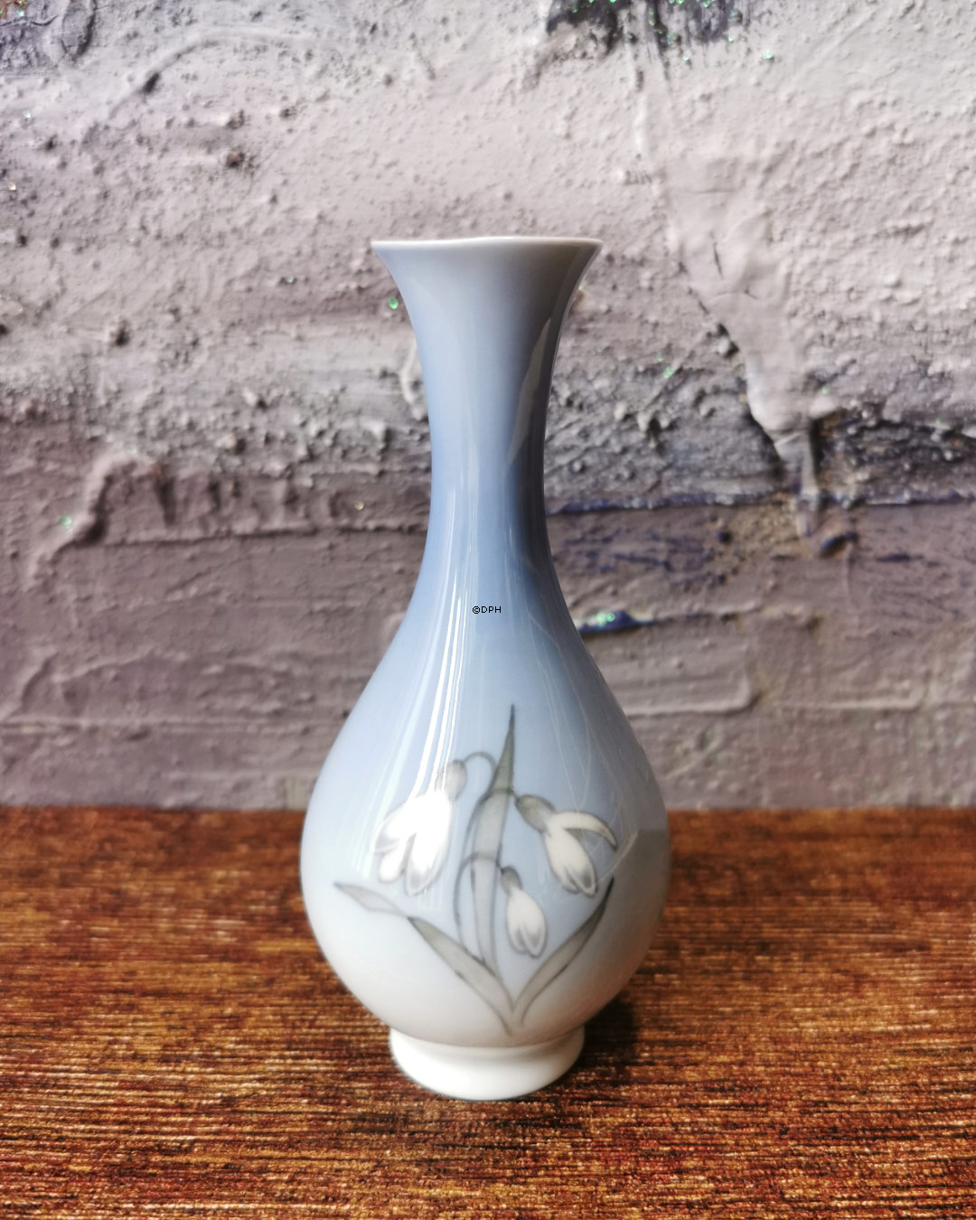 Vase med vintergæk, Lyngby nr. 98-27