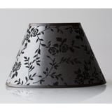 Rund lampeskærm mellem høj model 18 cm i højden, sølvfarvet stof med sort mønster