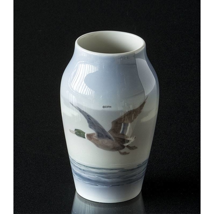 Vase mit fliegender Ente über den Wellen, Royal Copenhagen Nr. 1087-88-6