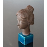 Stentøjsfigur, Royal Copenhagen. Kvinde byste, figur med kvinde hoved, Nana. Designet af Johannes Hedegaard.