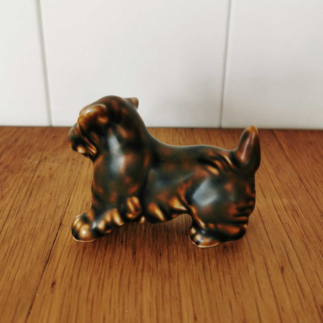 Steingut-Hundefigur, stehender Terrier, Royal Copenhagen Nr. 22773