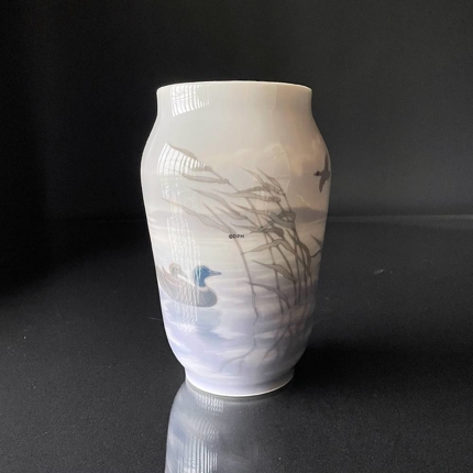 Vase mit Enten am See, Royal Copenhagen Nr. 2351-1217