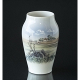 Vase mit Landschaft mit einem einsamen kleinen Häuschens, Royal Copenhagen Nr. 2695-2037