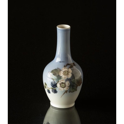 Vase med Brombærranke, Royal Copenhagen nr. 288-43-5 eller 288-43A eller 813