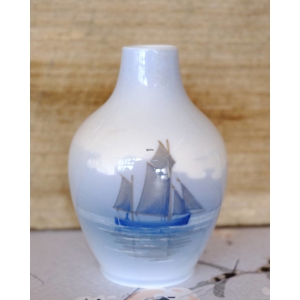 Vase mit Segelschiff, Royal Copenhagen Nr. 2900-1227