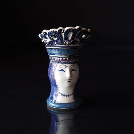 Royal Copenhagen/Aluminia Dronning figur nr. 306-3568