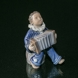 Barn med Harmonika, Royal Copenhagen figur nr. 3667