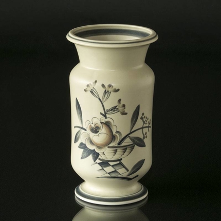 Vase med blomsterkurv, Royal Copehagen nr. 42-69
