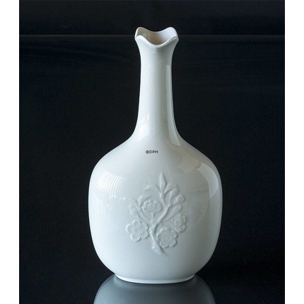Hvid vase Royal Copenhagen med blomstergren nr. 4494