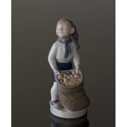 Junge mit Beutel von Geschenken, Dezember, Royal Copenhagen monatliche Figur Nr. 4534