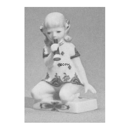 Girl with trumpet, Royal Copenhagen figurine no. 4796