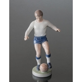 Fodboldspiller, Dreng med bold, Royal Copenhagen figur nr. 4989