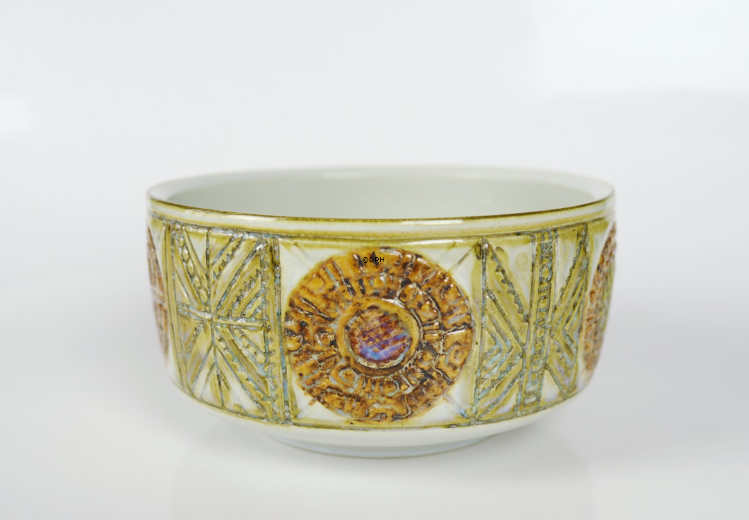 Fayenceschale von Kari Christensen, Royal Copenhagen Nr. 519-3155