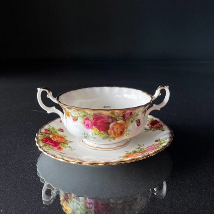 Royal Albert Old Country Roses bouillon cup, diameter: Saucer 16 cm / Cup 11.5 cm