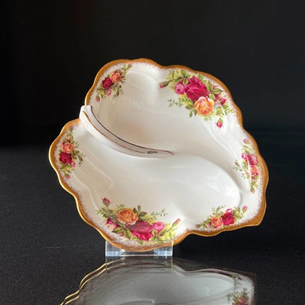 Royal Albert Old Country Roses Leaf-shaped bowl with handle