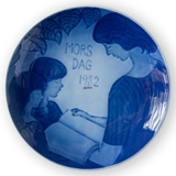 1982 Royal Copenhagen Mother's Day plate, Motherhood