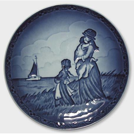 1989 Royal Copenhagen Mother and Child plate, happiness
 when father comes home