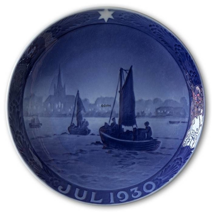Fishing vessels on their way 
to harbour 1930, Royal Copenhagen Christmas plate