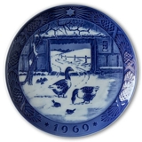 Geese in snowcovered courtyard 1969, Royal Copenhagen Christmas plate