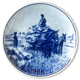 1986 Tove Svendsen Farmer plate, Bringing home the harvest