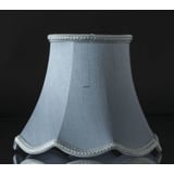 Håndsyet kantet lampeskærm med buer 24 cm i højden, lys blå silke stof
