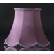 Håndsyet kantet lampeskærm med buer 32 cm i højden, lilla/mørk rosa silke stof