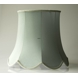 Håndsyet kantet lampeskærm med buer 42 cm i højden, lys grøn silke stof