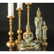Buddha siddende med arme over kors i kontemplation, guldfarve polyresin