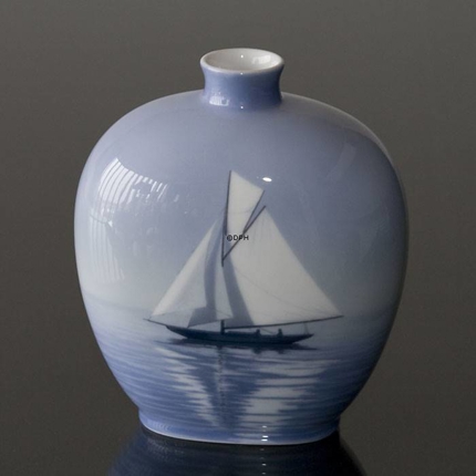 Vase mit Schiff, Royal Copenhagen Nr. 1117-134E