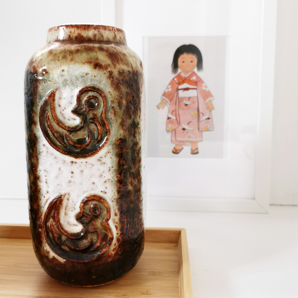 Retro i moderne omgivelser: Kingo Keramik vase med fugle nr. 6320
